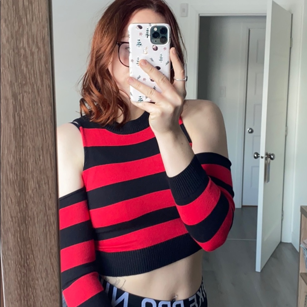 Crop Off-Shoulder Tee